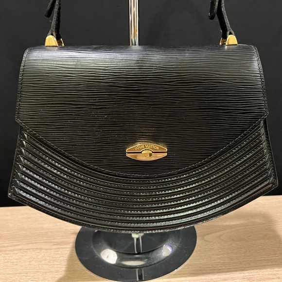 VINTAGE LOUIS VUITTON BLACK EPI LEATHER TILSITT BAG - Picture 1 of 11